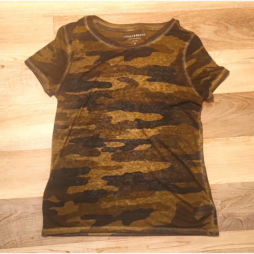 Lucky Brand Top Womens Size S Tan Green Camo Lightweight Short Sleeve Casual